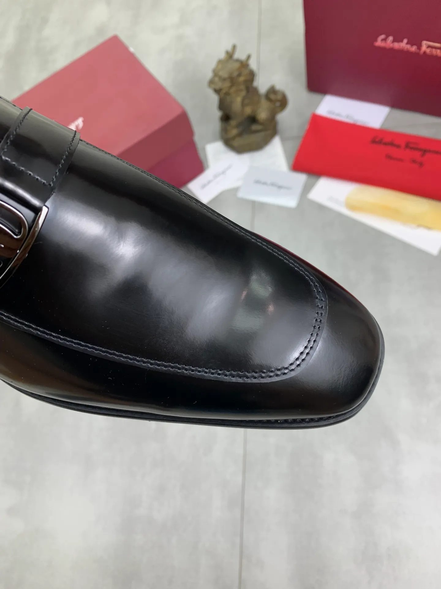 Men's Men's Shoes 💰P460💰[New Style] Water-dyed Niuli 🆘[Salvatore Ferragamo] Ferragamo's latest casual business leather shoes for men! Available at counters simultaneously! The fabric is made of specially imported original open-edge beaded calfskin, and the interior is made of imported water-dyed cowhide. It is absolutely luxurious and leads the fashion trend. Matching code: 38-45 (46 and 47 can be customized); black and brown colors are optional
